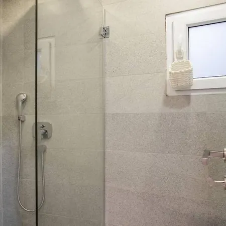 Old Town Apartment *