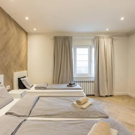 Old Town Apartment *